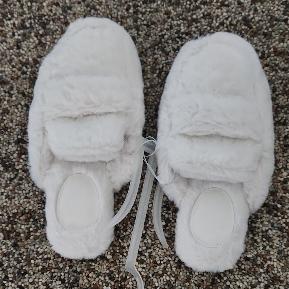 Auden‎ Cream Plush Comfort Slippers, Size 6